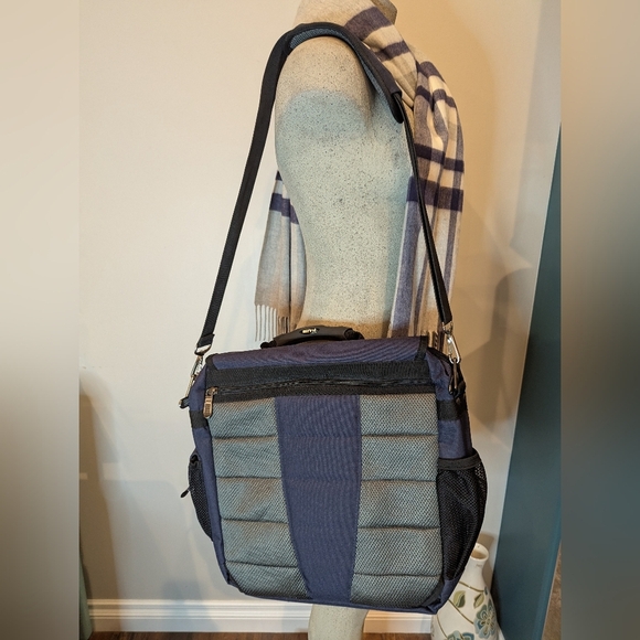 NHL Toronto Maple Leaf convertible backpack Messenger Bag - Picture 5 of 14